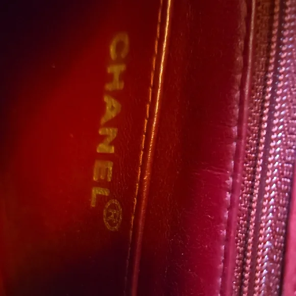 CHANEL Suede Red Shoulder Bag with Gold Hardware and Quilted Design - Picture 11 of 17